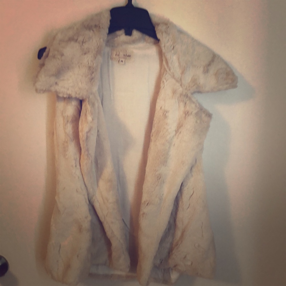 Faux fur off white vest